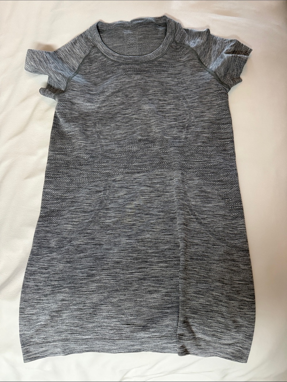 lululemon athletica Heathered Gray Short Sleeve Tee